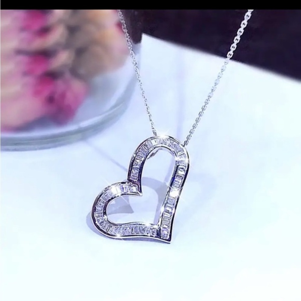 Engagement Necklace Simple 925 Silver Plated Zirconia Heart Pendant.